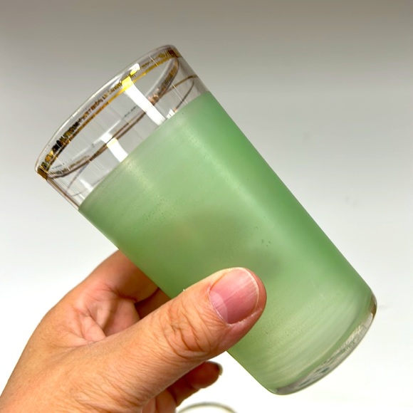 Vintage set of 4 frosted tumblers with gold rimming - Picture 2 of 5